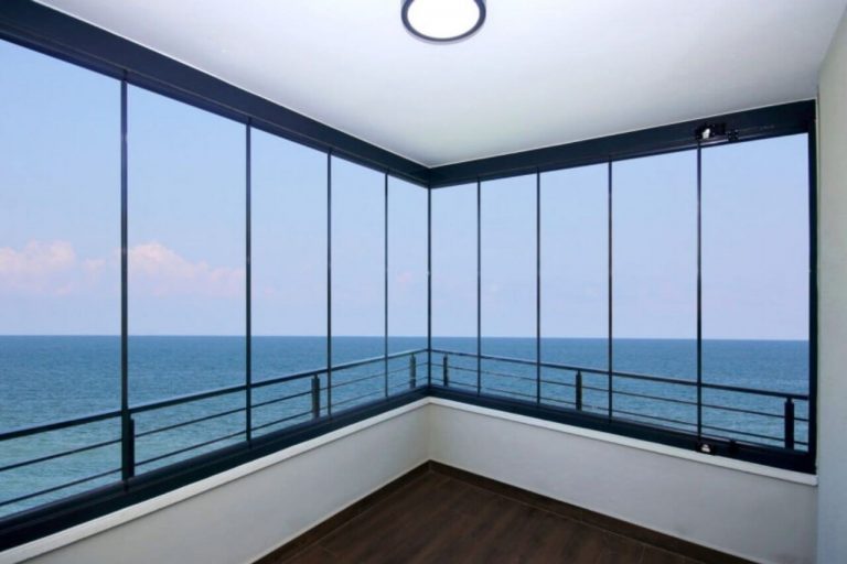 Cam balkon